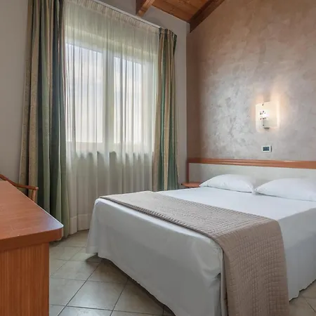 Prestige Hotel 3*